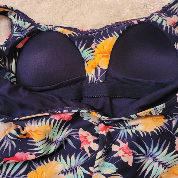 Byron blue floral vintage style one piece swimsuit - Picture 4 of 6